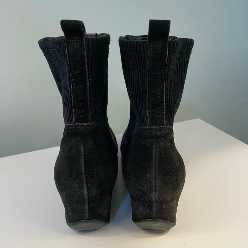 Aquatalia Versa Waterproof Black Nappa Suede Chelsea Wedge Ankle Boots 7